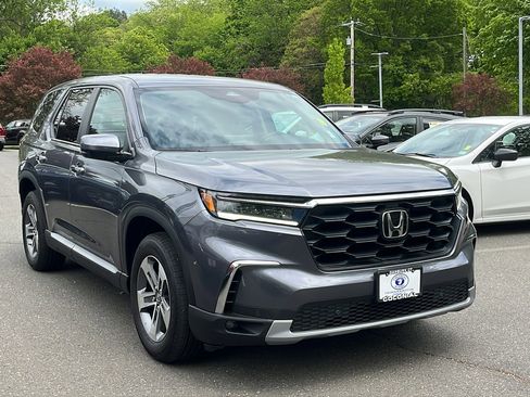 Used 2025 Honda Pilot EX-L image 3