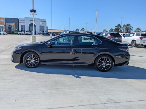 Certified 2024 Toyota Camry SE w/ Cold Weather Package image 4