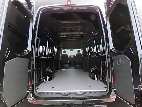 Used 2024 Mercedes-Benz Sprinter 2500 image 13