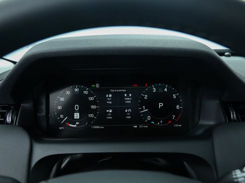 Used 2024 Land Rover Discovery Sport S image 27