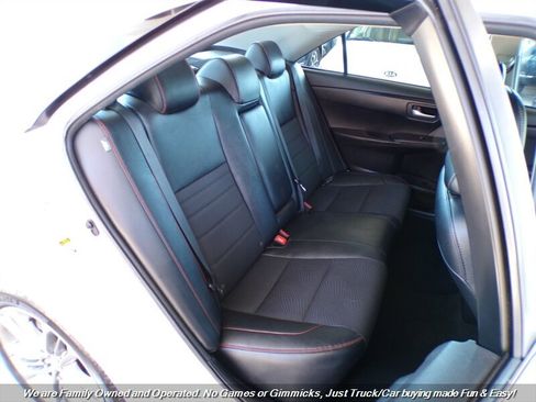 Used 2016 Toyota Camry SE FWD image 23