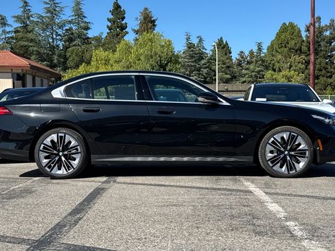 Used 2026 BMW 530i w/ Premium Package RWD image 8