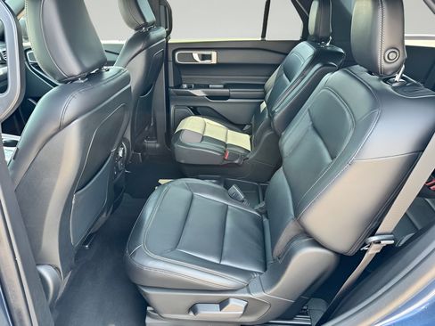 Used 2020 Ford Explorer XLT w/ Equipment Group 202A AWD/4WD image 19