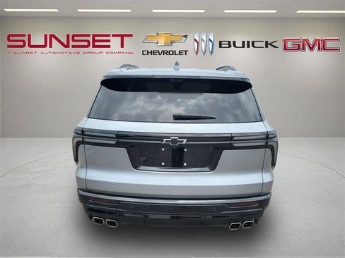 Certified 2024 Chevrolet Traverse RS w/ LPO, Floor Liner Package FWD image 5