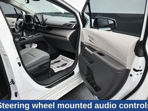 Used 2024 Toyota Sienna XLE FWD image 15