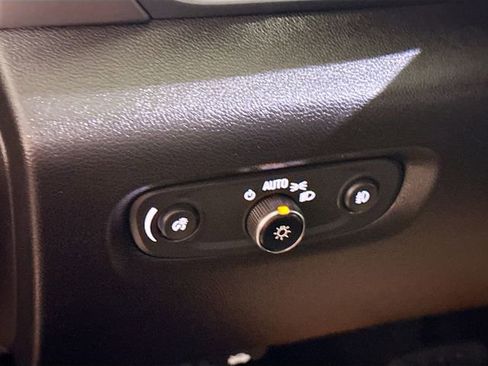 Used 2019 Chevrolet Traverse LT image 11