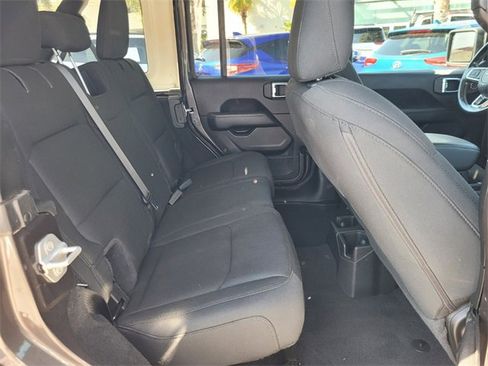 Used 2020 Jeep Wrangler Unlimited Sahara image 14