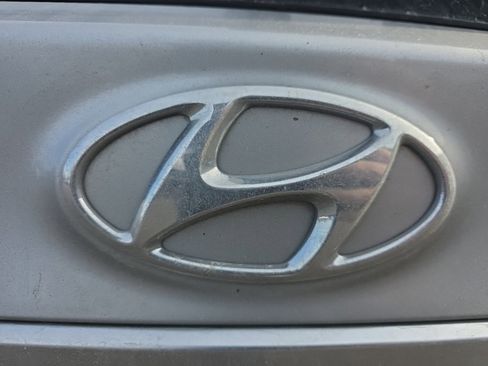 Used 2020 Hyundai Santa Fe SEL w/ Convenience Package image 16