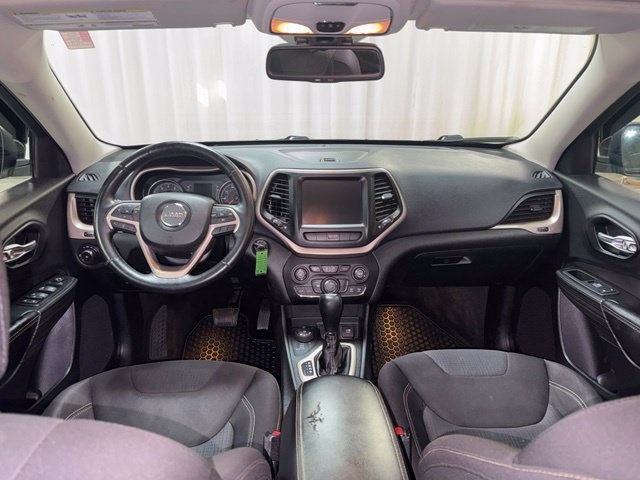 Used 2015 Jeep Cherokee Latitude w/ Cold Weather Group AWD/4WD image 18