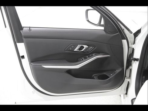 Used 2025 BMW 330i xDrive Sedan AWD/4WD image 4