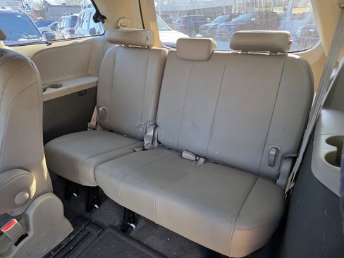 Used 2015 Toyota Sienna XLE image 19
