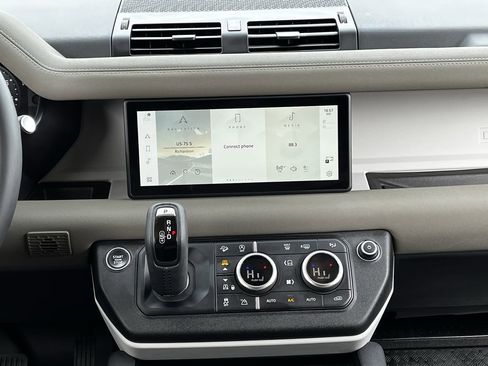 Used 2023 Land Rover Defender 110 S image 15