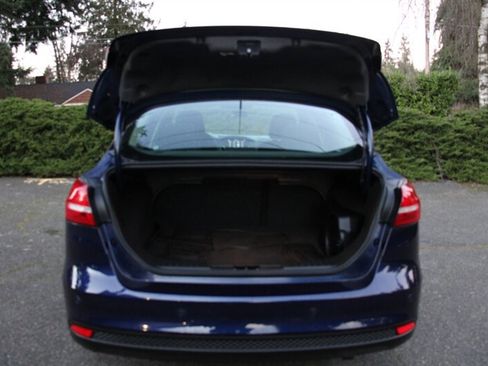 Used 2017 Ford Focus SEL w/ Cold Weather Package image 18