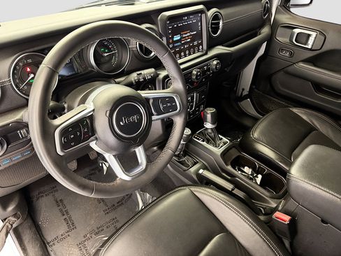 Used 2023 Jeep Wrangler Unlimited Sahara AWD/4WD image 7