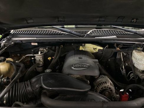 Used 2004 GMC Sierra 2500 SLT w/ Skid Plate Package AWD/4WD image 10