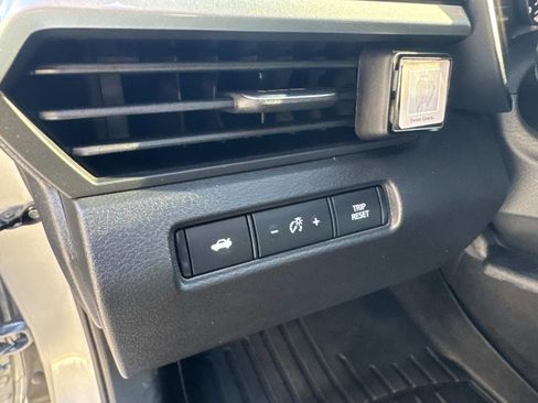 Used 2023 Nissan Altima 2.5 SR w/ SR Premium Package image 20