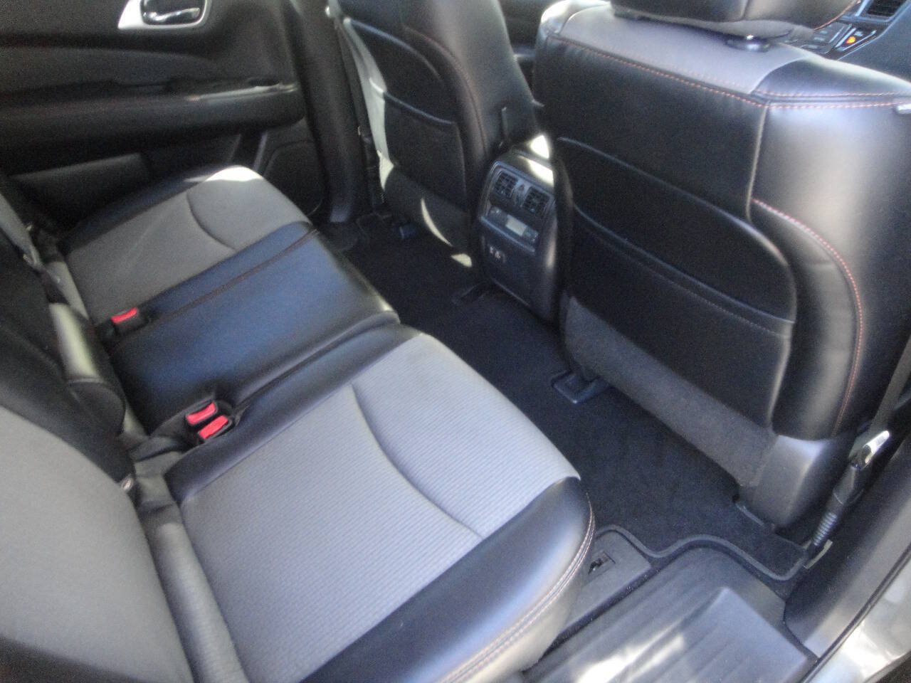 Used 2020 Nissan Pathfinder SV w/ Rock Creek Edition AWD/4WD image 13