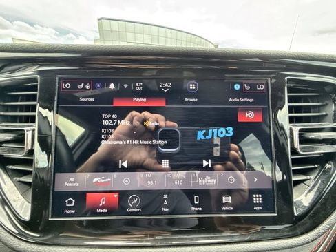 Used 2025 Dodge Durango GT AWD/4WD image 16