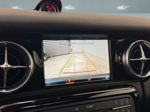 Used 2017 Mercedes-Benz SLC 300 image 27