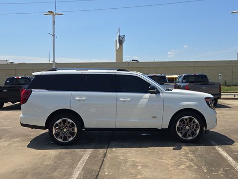 Used 2025 Ford Expedition King Ranch AWD/4WD image 2