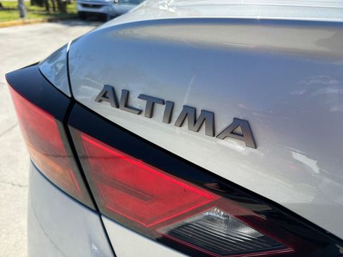 Used 2023 Nissan Altima 2.5 SR FWD image 9
