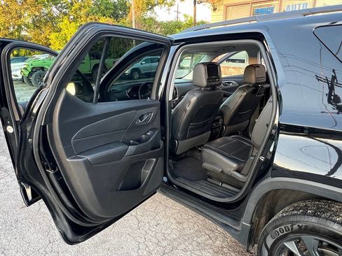 Used 2019 Chevrolet Traverse RS w/ LPO, Floor Liner Package image 12