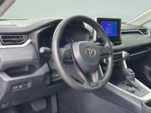 Used 2025 Toyota RAV4 LE AWD/4WD image 17