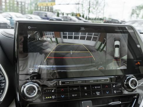 Used 2020 Toyota Highlander Platinum image 10