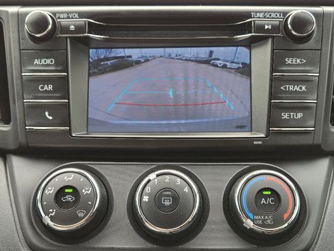 Used 2017 Toyota RAV4 LE image 7