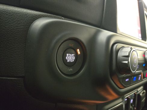 Used 2022 Jeep Wrangler Unlimited Sahara image 26