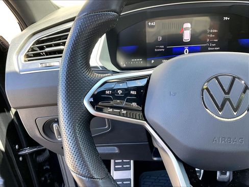Certified 2023 Volkswagen Tiguan SE R-Line FWD image 18