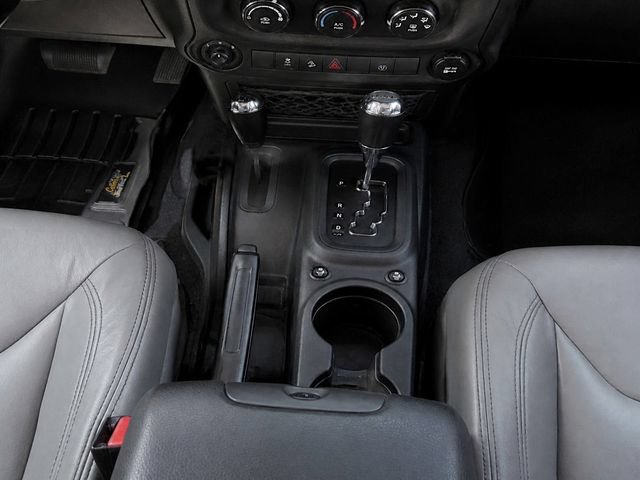 Used 2015 Jeep Wrangler Unlimited Rubicon w/ Connectivity Group AWD/4WD image 18