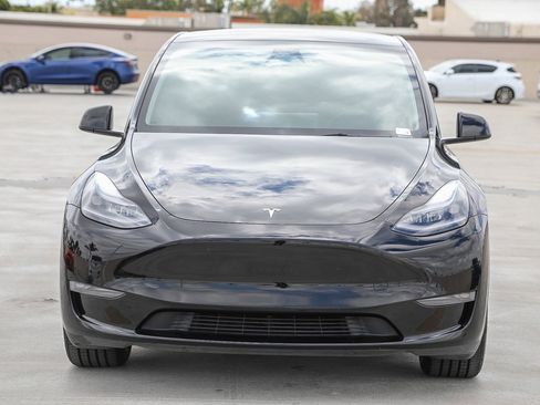 Used 2024 Tesla Model Y Long Range AWD/4WD image 2