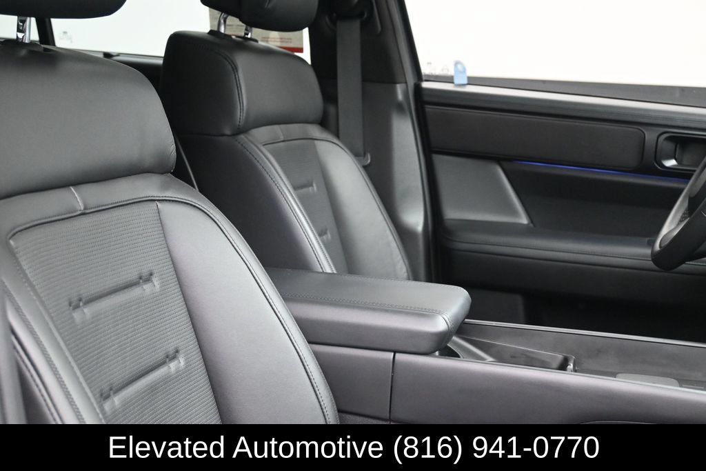 Used 2025 Hyundai Santa Fe Calligraphy AWD/4WD image 8
