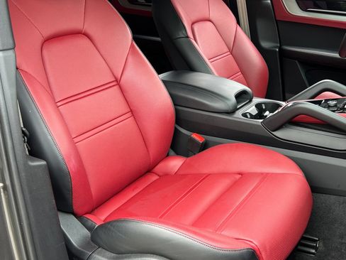 Certified 2024 Porsche Cayenne Coupe AWD/4WD image 17