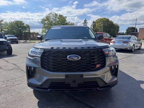 Used 2025 Ford Explorer ST AWD/4WD image 4