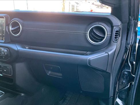 Used 2019 Jeep Wrangler Unlimited Sahara image 17