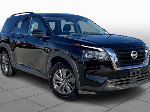 Used 2025 Nissan Pathfinder SV image 2