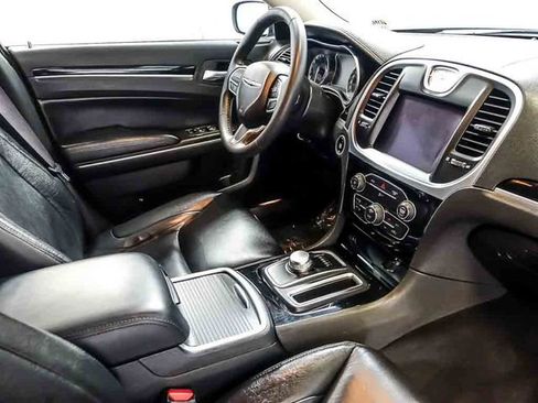 Used 2023 Chrysler 300 Touring AWD/4WD image 31