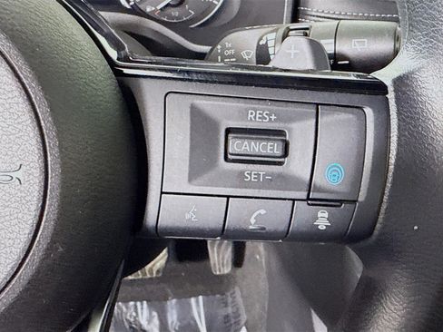 Used 2023 Nissan Rogue SV image 15