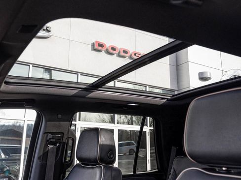 Used 2023 GMC Yukon SLT image 33