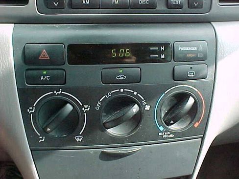 Used 2005 Toyota Corolla LE FWD image 19