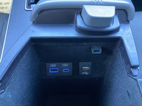 Used 2022 Toyota Avalon Limited image 32