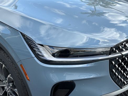 Used 2025 Lincoln Nautilus Premier image 33