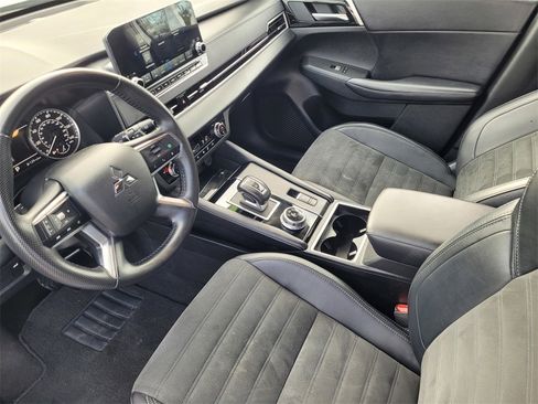 Used 2024 Mitsubishi Outlander SE image 10