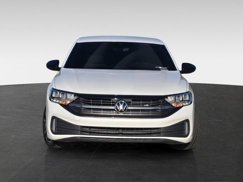 Used 2022 Volkswagen Jetta Sport image 2