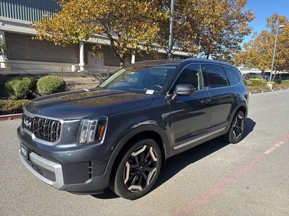 Used 2024 Kia Telluride EX w/ EX Captain's Chair Package