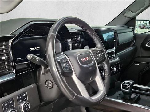 Used 2023 GMC Sierra 1500 SLT AWD/4WD image 10