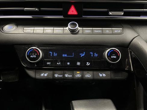 Used 2023 Hyundai Elantra Limited image 19