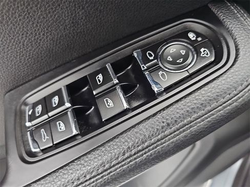 Used 2018 Porsche Macan image 41